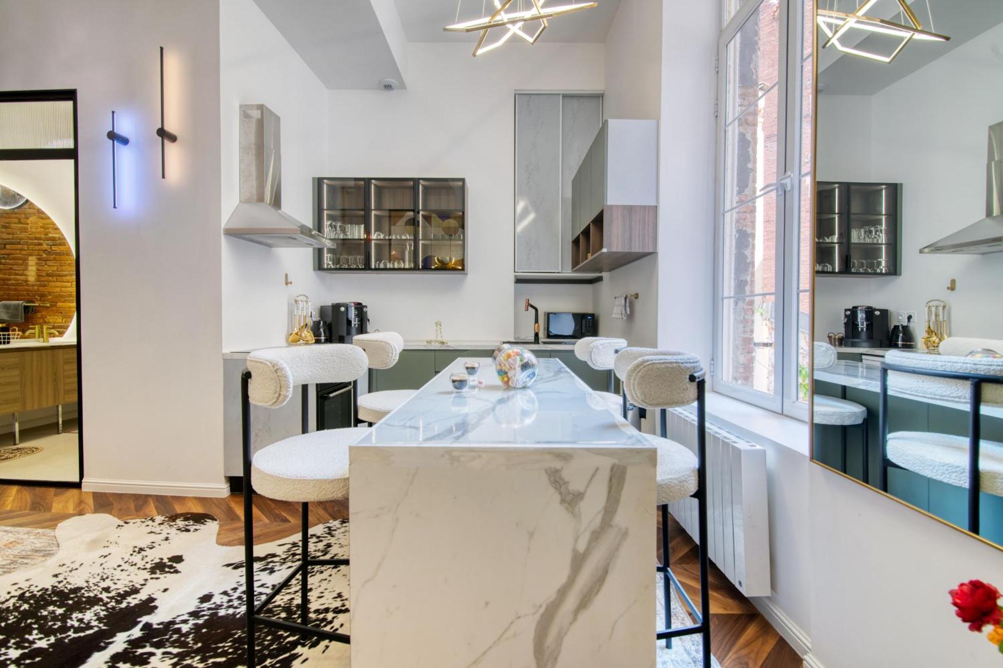 Luxueux Et Fleuri A Toulouse, Capitole Apartment